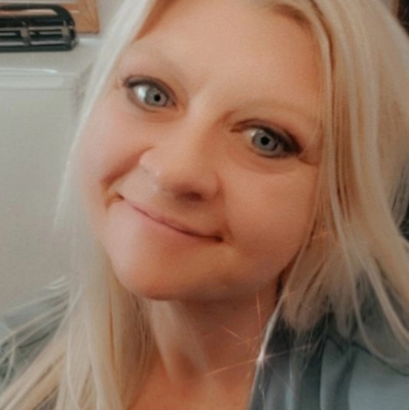 Meet your Posher, Jennifer - Picture 1 of 1